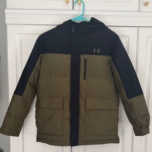 Under Armour Two-Tone Hooded Winter Coat Barely worn. Snow skiing snow boarding